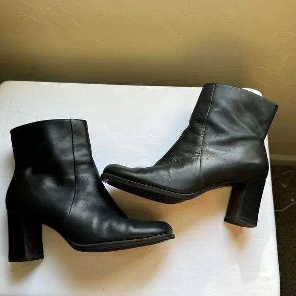 Hillard & Hanson 90s Leather Chunky Block Heel, Square Toe Boots Size 8